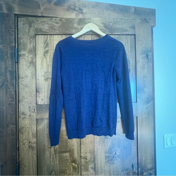 Duluth Trading Co. Navy blue, small. 100% Merino wool woman’s v-neck sweater. - Picture 3 of 6